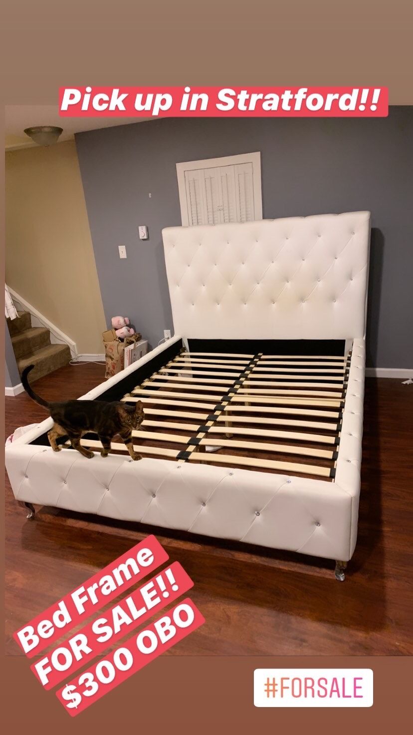 Bed Frame (White / Crystal)