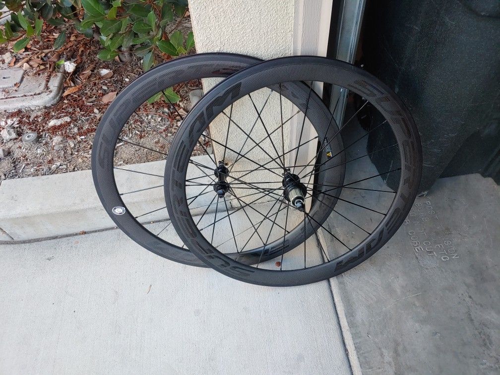 700c Carbon Fiber Road Bike Wheels. for Sale in Irvine, CA OfferUp