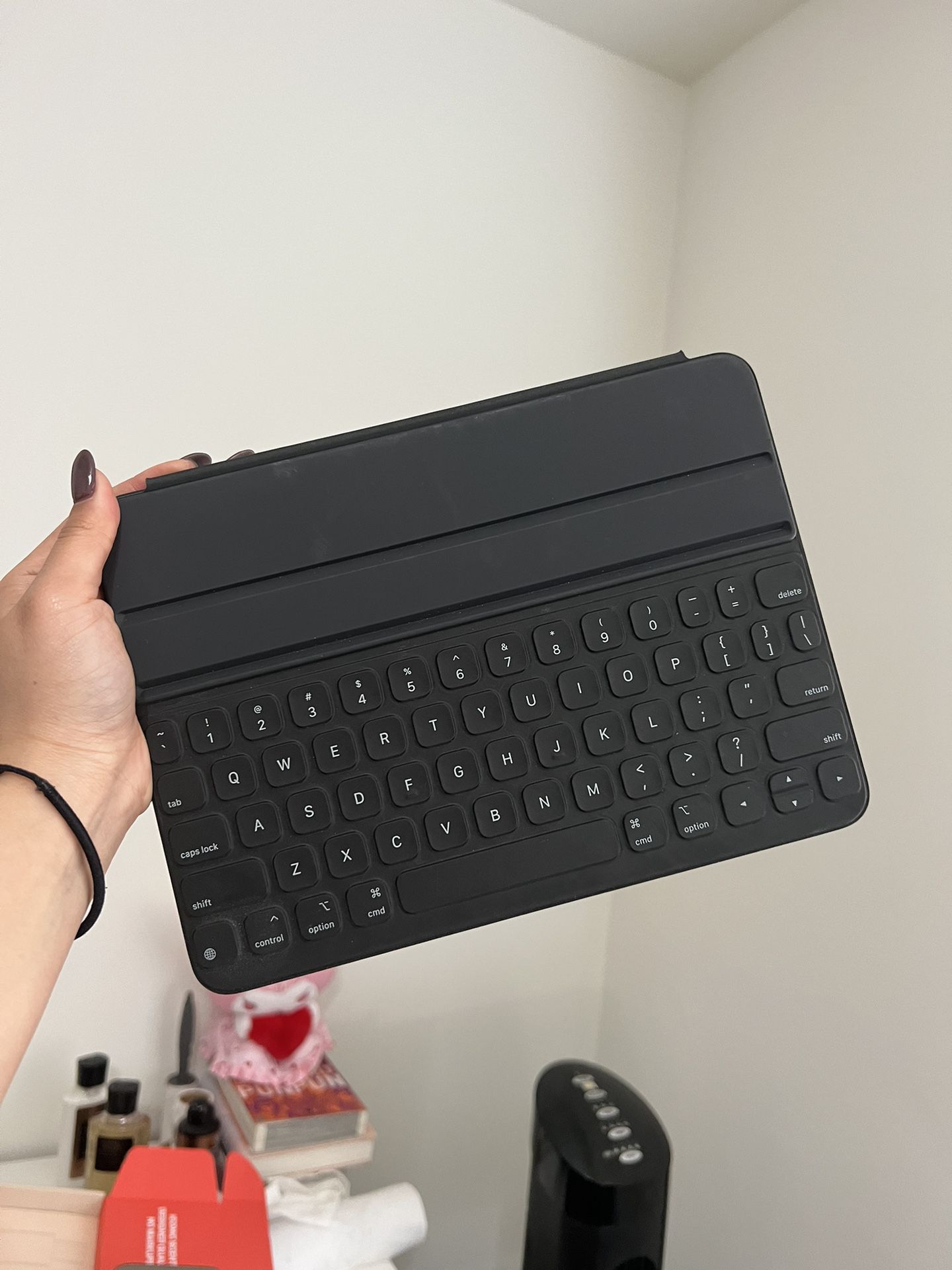 ipad smart folio keyboard (model a2038) for Sale in Los Angeles