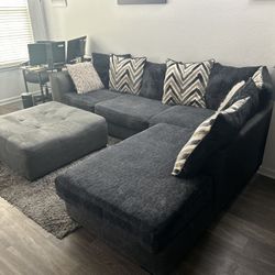 Novelia 3 Piece Sectional (Ottoman included)
