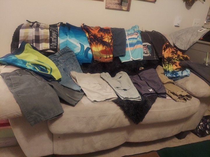 15 Pair Of Youth Boys Shorts. Sizes M(7/8) Up To XL(24-27)