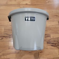 YETI TANK®
45 ICE BUCKET BRAND NEW 