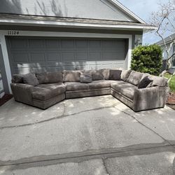 FREE DELIVERY! Harvertys Gray Sectional