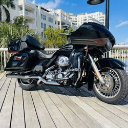 2011 Harley Davidson Road Glide Ultra 28k Miles **Yes Financing **