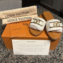 AUTHENTIC LOUIS VUITTON LOCK IT FLAT MULE SANDALS SIZE 37 – RETAIL $$950.00
