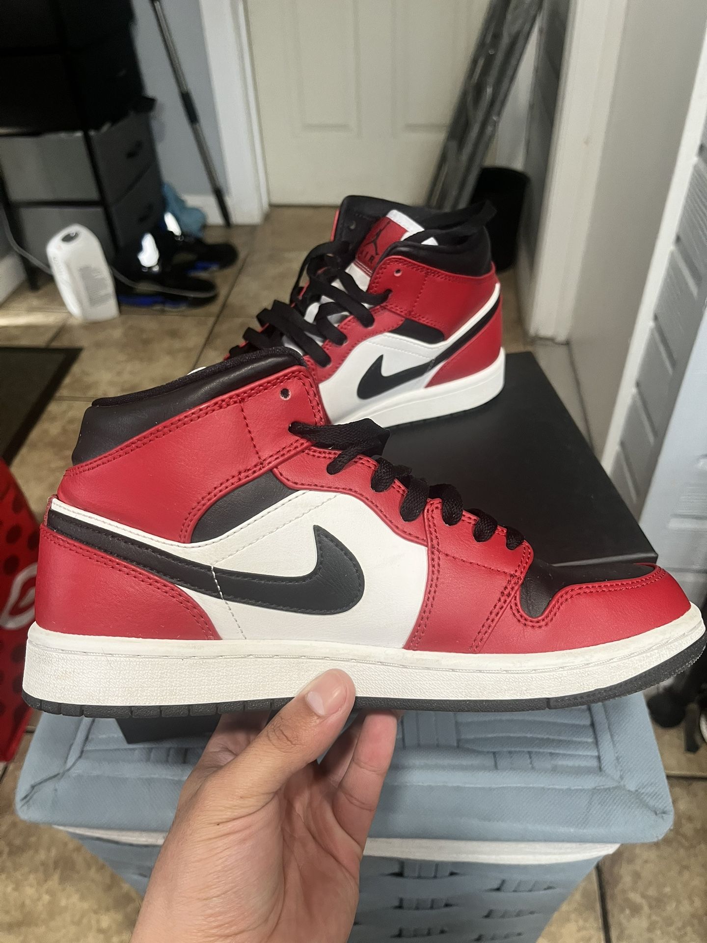 Air Jordan 1 Chicago Black Toe