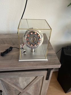 Arc Reactor 1:1 Ratio Vibration Sensing LED Light with Display Case USB Connection, For Collections,