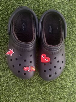 Black Lined Crocs women 7 men 5  