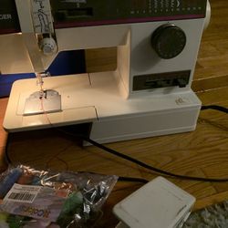 Vintage Singer Sewing Machine 9420