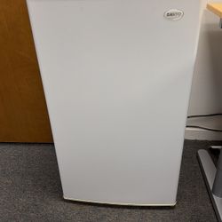 Sanyo Refrigerator White 