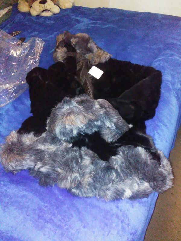 FUR FAUX COAT SIZE XL SLIM PRICE DROP MUST GO!!!