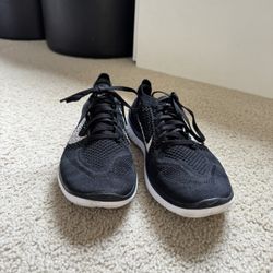 Womens Nike Free run Size 8.5