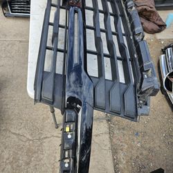 Chevy Silverado 2500 Grille Oem