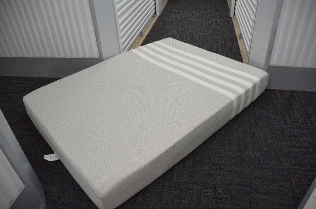 Queen CASPER mattress (and simple frame)