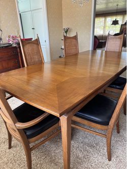 Vintage Dining table with 6 leatherette seat chairs.