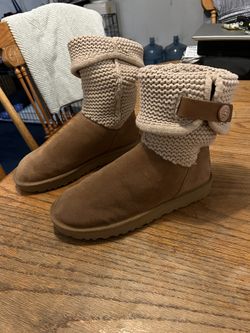 Woman’s UGG Australian Suede Knit Sweater Sheepskin Boots Size 10 In Excellent Condition