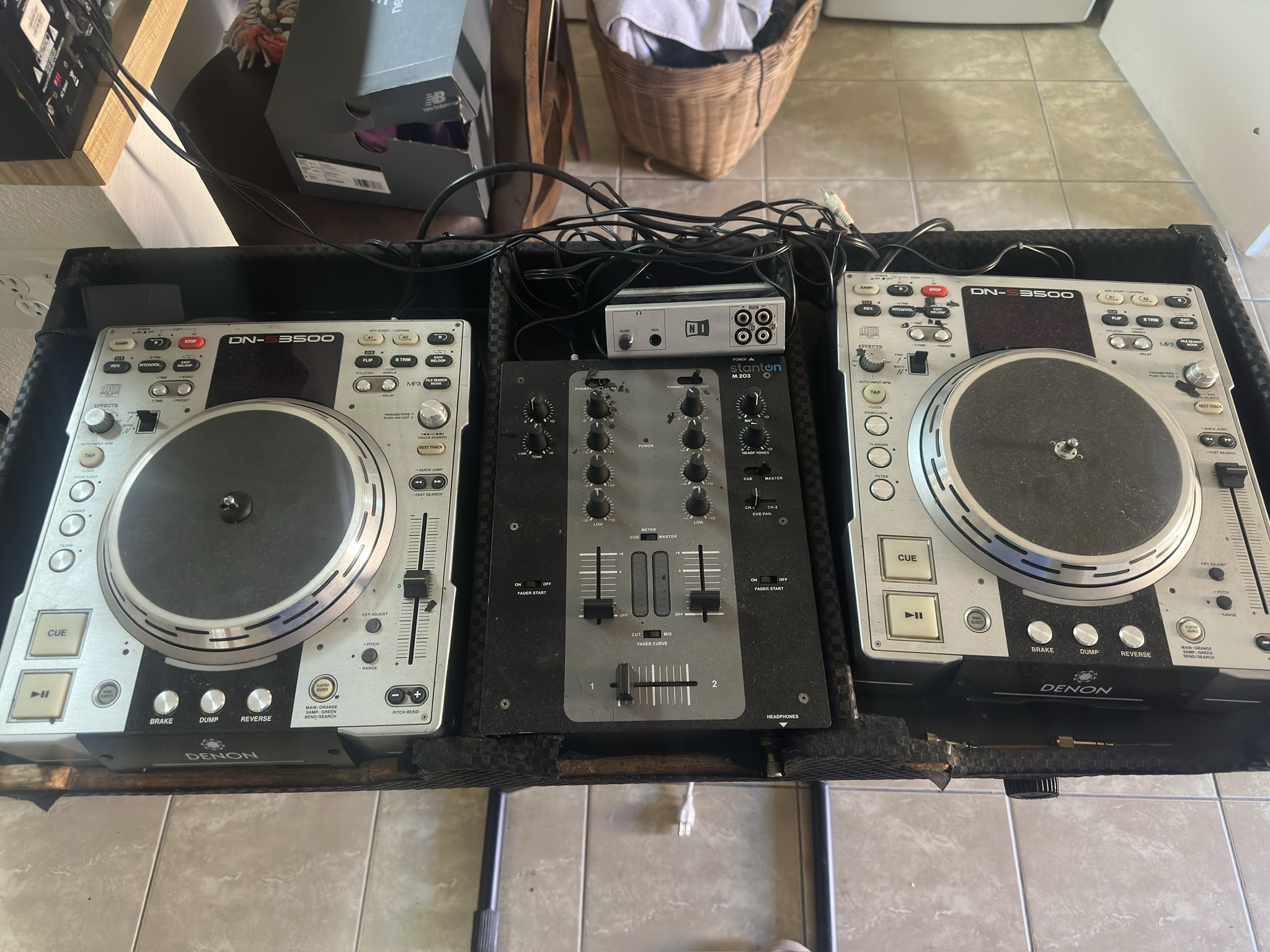 Denon 3500 With Traktor Audio 6 And Mixer