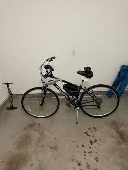 Schwinn Bike with lock, side pouch, helmet and air pump