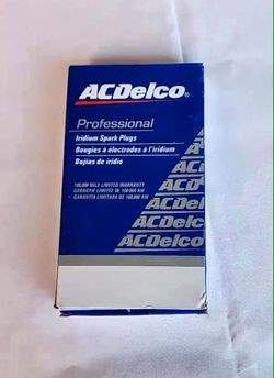 99-06 Silverado Tahoe Suburban 4.8L 5.3L 6.0L 8 Sparkplugs AcDelco Iridium NEW Set