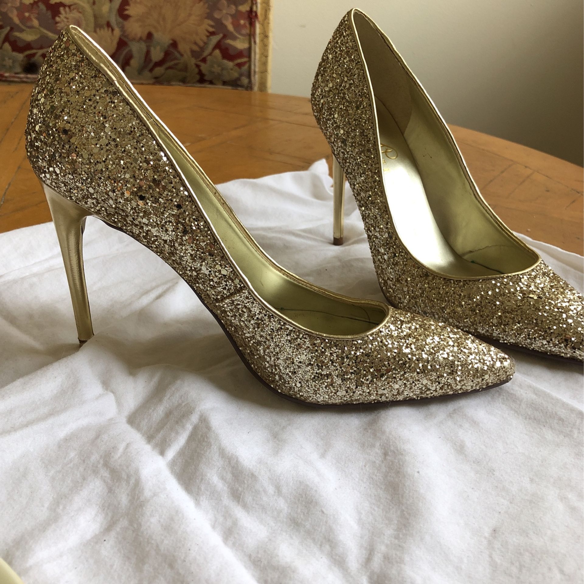 Gold Dress Pumps for Sale in Branford, CT - OfferUp