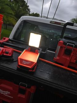 Milwaukee m18 2358-20 light