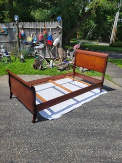 Drexel Twin size bedframe