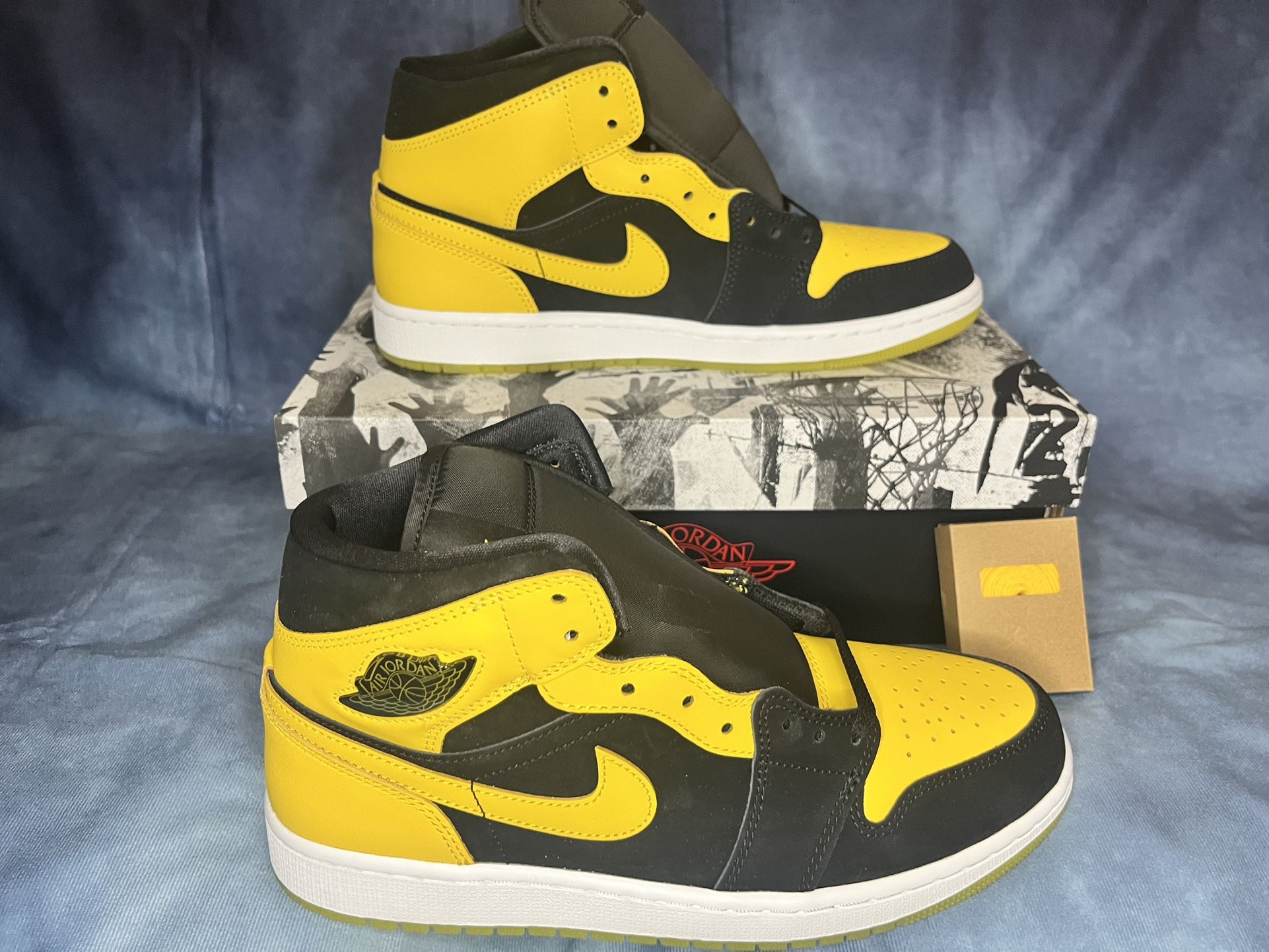 Air Jordan 1 Mid SE “New Love”