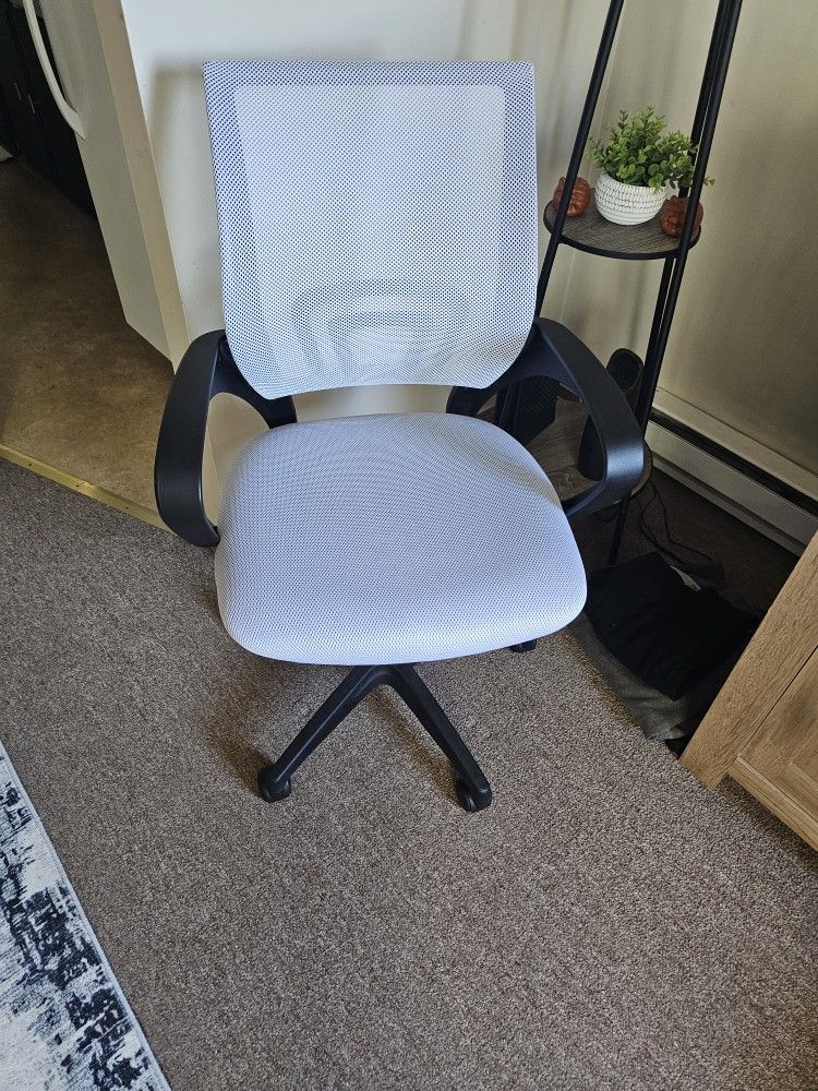 White Desk Chair Great For School