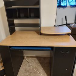 Computer Desk with pullout Keyboard Shelf