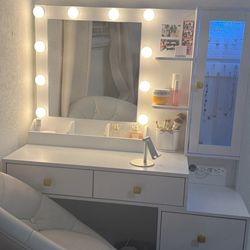 Vanity Like New With Stool 