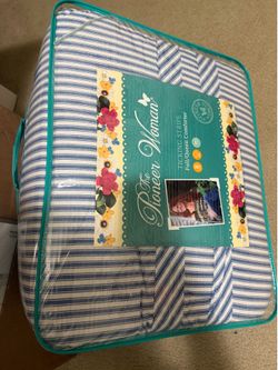 Full / Queen Comforter - New