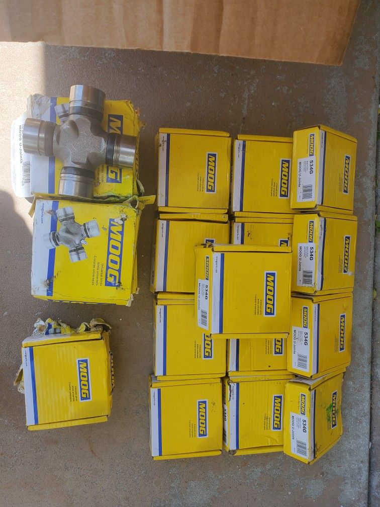 Many New Moog U-Joints Driveshaft Auto Parts