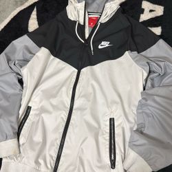 nike windbreaker Small