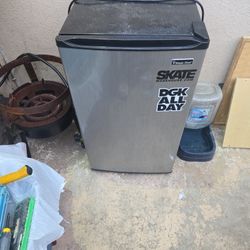Mini Fridge 