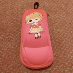 BRAND NEW IN PACKAGE GIRLS SCRIPT/SUNGLASSES EARBUD KEY COIN PINK CAR SHAPE CLIP-ON PROTECTIVE STORAGE CASE