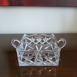 Shannon Crystal Designs - Lead crystal square serving bowl with handles by Shannon Crystal Designs of Ireland