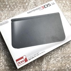 Nintendo 3DS XL in Black - Complete in Box