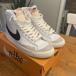 Nike Blazer Mid 77 Sz 9.5