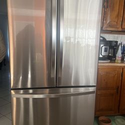Kenmore Fridge Kenmore fridge freezer works good but the top does not cool very well but cools exterior and interior in good condition ! pick up only!