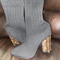 Size 39 Louis Vuitton Silhouette Boots (black) for Sale in Houston, TX -  OfferUp