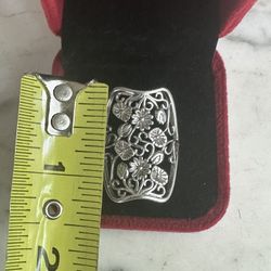 925 Sterling Silver Elongated Ring With Flowers  🌺, Size 10.25, Marked 925 , In Great Condition