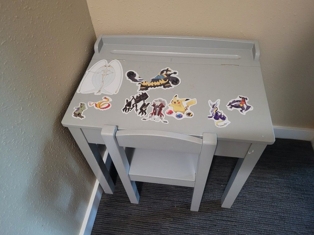 Childs Desk (Age 6-8)