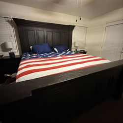 King Bed Bedroom Set