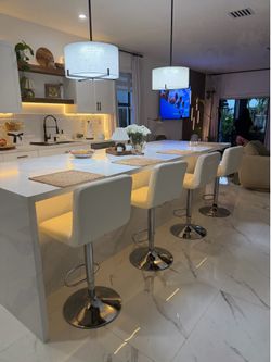 4 Adjustable Bar stool