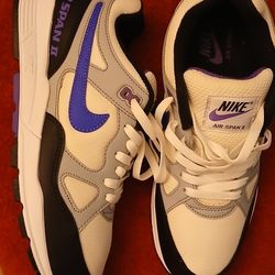 Nike.    Special Edition.   New