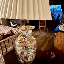 Chinese porcelain table lamp 