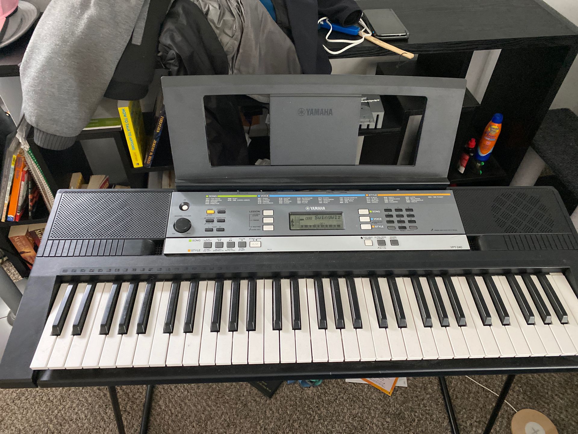 Yamaha YPT 240 Keyboard + Stand