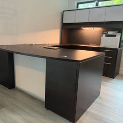 Executive U-Shaped Office Desk with Hutch & Filing Drawers /  Escritorio Ejecutivo en U con Gabinete