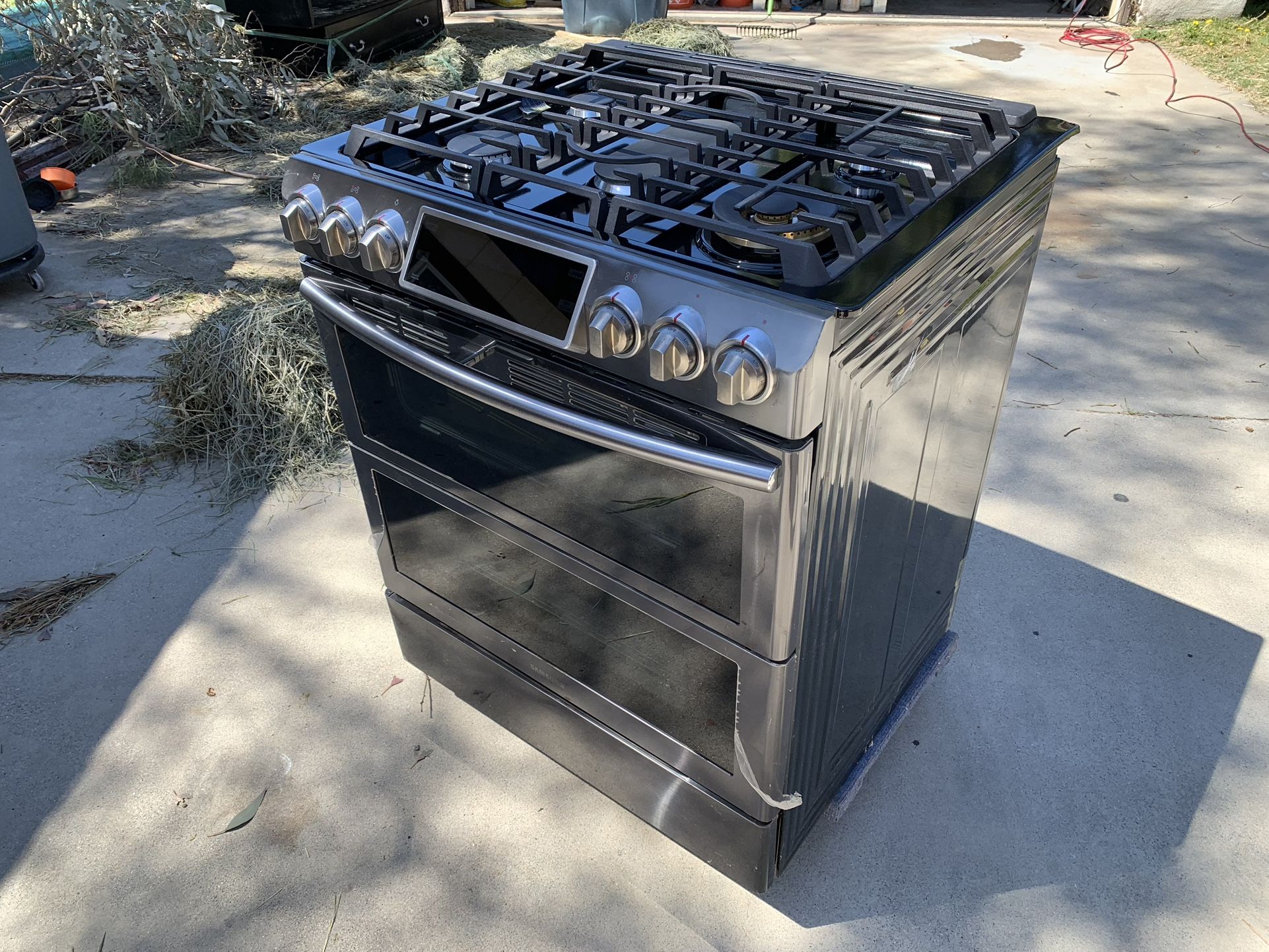 Samsung 5.8 cu. Ft. Slide-in Gas Flex Due Range With Dual Door