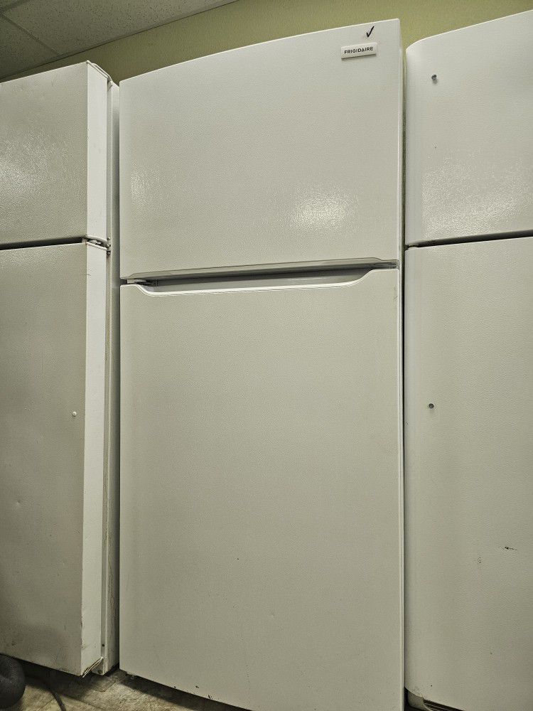 2021 Frigidare Refrigerator Working Perfectly Fine Very Clean I Can Deliver To You 90 Days Warranty 
